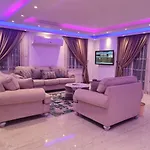 شقق سكنيه فندقيه مودرن علي النيل